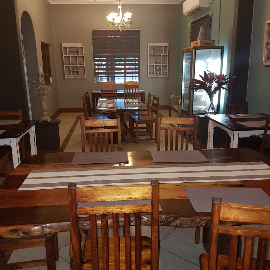 Stoep Cafe Guest House Коматипорт Экстерьер фото